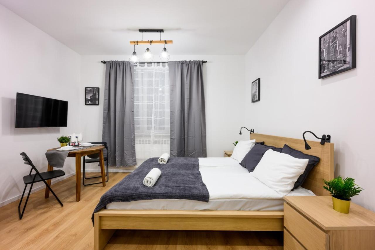 Cracow Rent Apartments - Spacious Apartments For 2-7 People In Quiet Area - Kolberga Street Nr 3 - 10 Min To Main Square By Foot Krakau Exterior foto