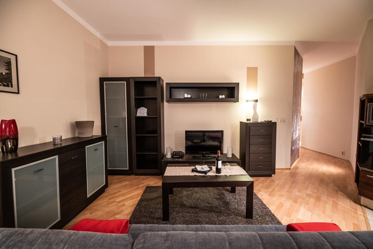 Cracow Rent Apartments - Spacious Apartments For 2-7 People In Quiet Area - Kolberga Street Nr 3 - 10 Min To Main Square By Foot Krakau Exterior foto